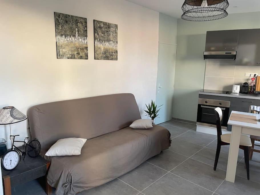 Sur La Route Des Vignerons Apartment Courthézon Екстериор снимка